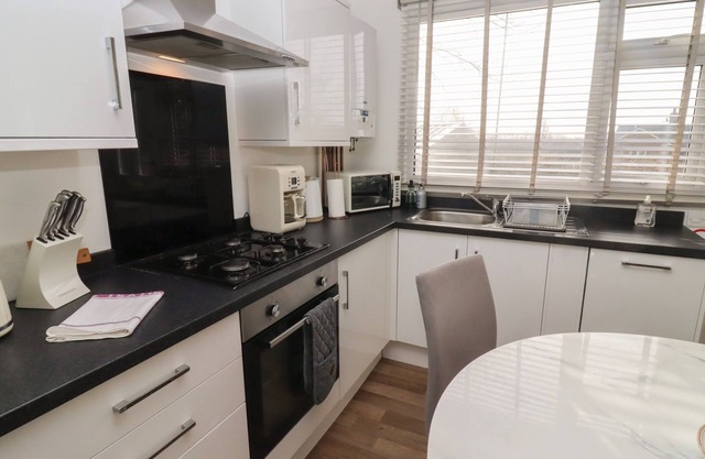 DREAMWOOD, pet friendly, character holiday cottage in Blandford Forum