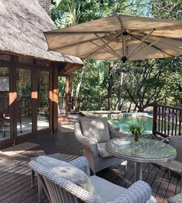 Dreamy 3 bedroom villa on the edge of the Sabie River in Kruger Park Lodge