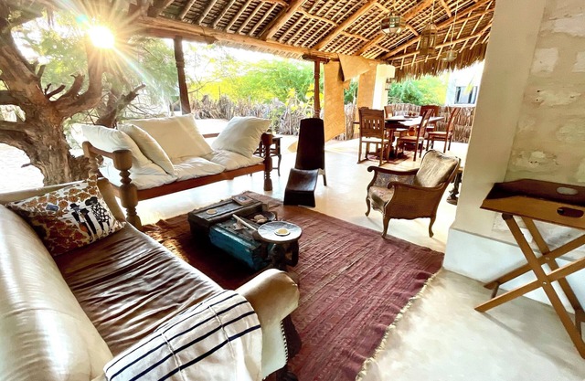 Dreamy Beachfront house with pool secluded miles of Che Shale Bay, Malindi Kenya