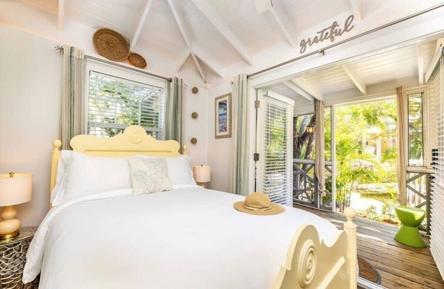 Dreamy Cottage in Grace Bay, BBQ & Bikes Included!