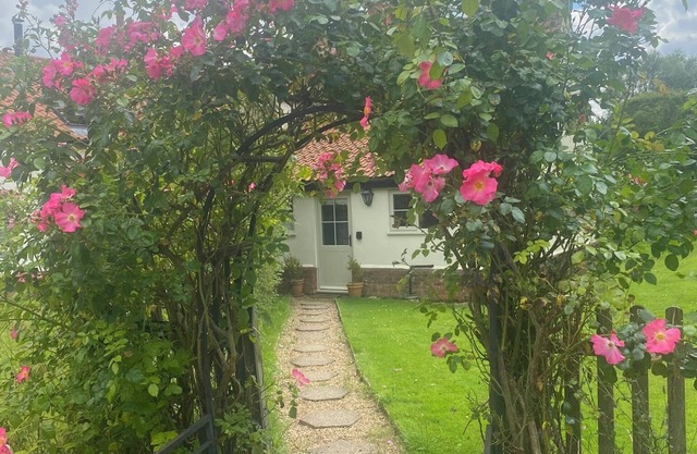 Dreamy Country Cottage perfect for Norfolk Broads and Suffolk Coast