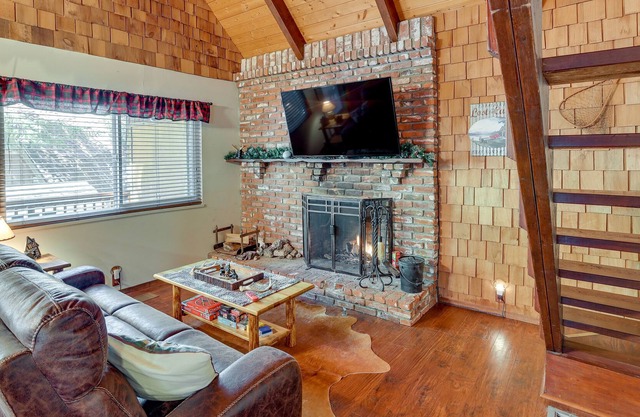 Dreamy Green Valley Lake Cabin: Dog Friendly!