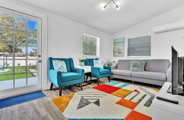 Dreamy Hollywood Beach Escape | Jacuzzi & Fire Pit