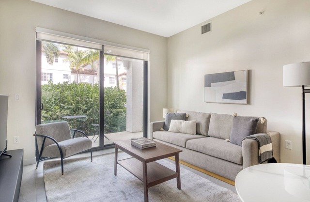 Dreamy Miramar 2BR w/Gym, Pool & W/D, nr WF, by Blueground
