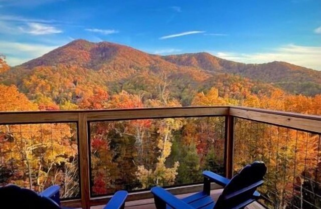 DreamyRetreat@TimberCove: Views, Pet-Friendly, Game Room, Theater, Hot Tub, Wifi