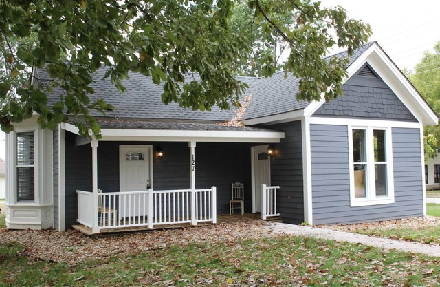 Drew's Den in Historic Downtown Pleasant Hill, MO
