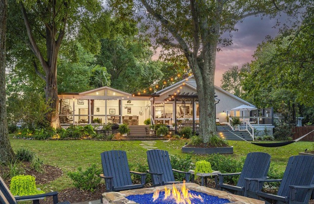 Drift Away - A Luxurious Waterfront Ranch Home