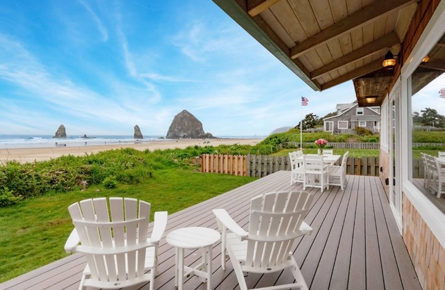 Driftaway by AvantStay | Direct Cannon Beach Access w/Stunning Views