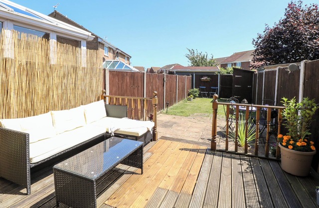DRIFTERS COVE, pet friendly, with a garden in Caister-On-Sea