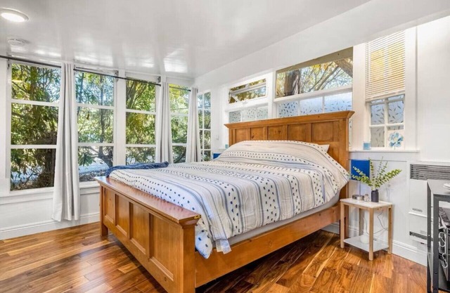 Driftwood Club - Jennifer`s Room (Dog Friendly)