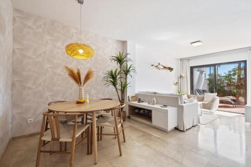 Driftwood Escape - Puerto de la Duquesa