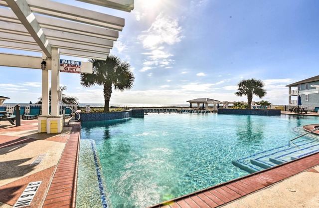 'driftwood' Galveston Resort Escape w/Deck & View