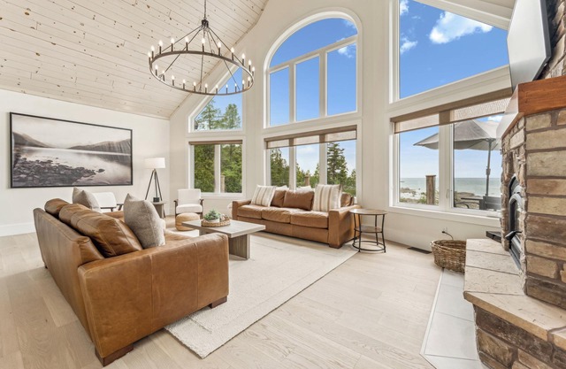 Driftwood: Luxe Lakefront Retreat w/Sauna & AC - Tobermory