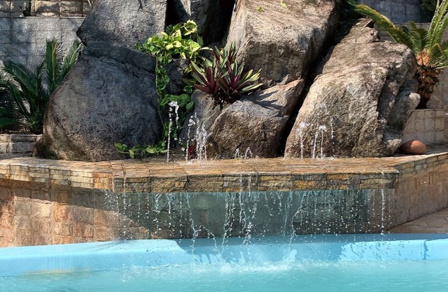 DRIRIOS HOUSE guesthouse 3 minutes from the center. It has a swimming pool and large rooms.