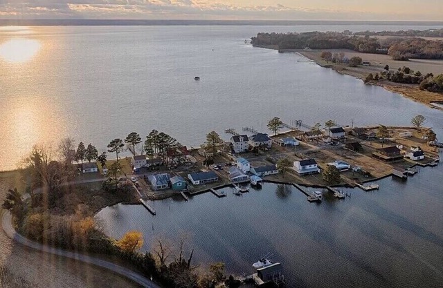 Drop Anchor! Coastal secluded dock waterfront 2hr from DC Kayak SUP 4BR/3BA