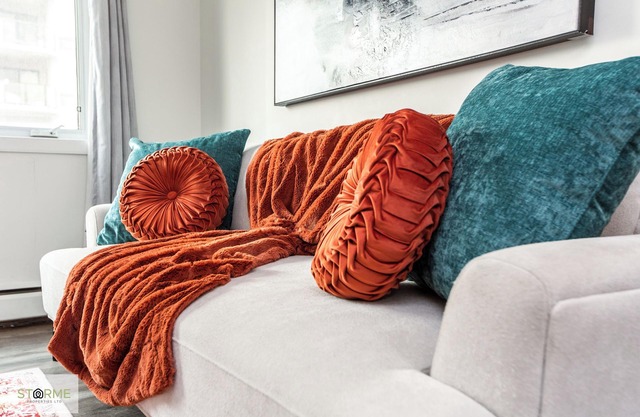 DT River Valley Condo | King Bed | Wifi |