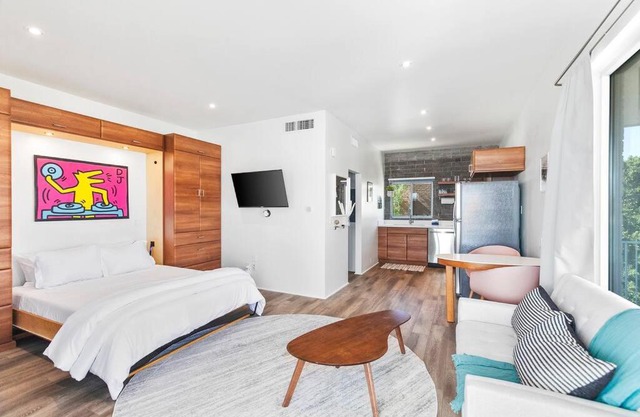 DTPH Modern Designer Studio - Pool & Parking -