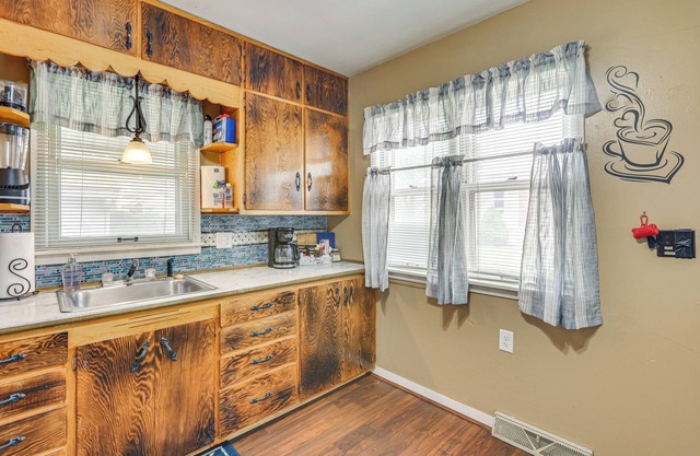 Dtwn Belleville Home w/Yard < 1 Mi to High Banks