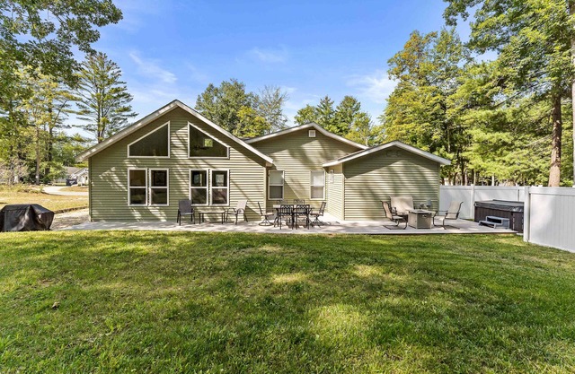 Dual Home: Lakefront, Big Yard, Hot Tub, Fire Pit