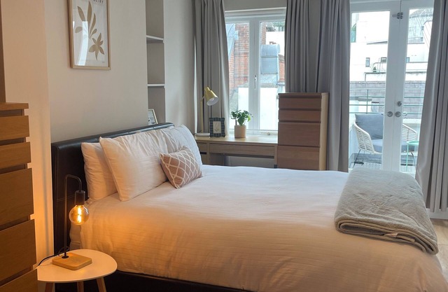 Dublin City Cultural Quarter Convenience for Work & Travel