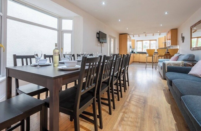 Duckpool View by Tŷ SA