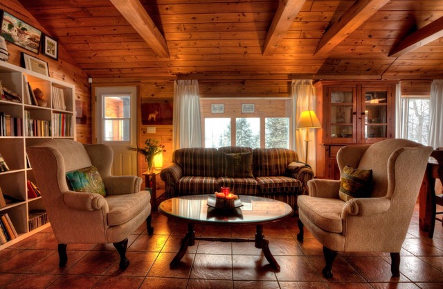 Dudley House: Secluded Lakeside Retreat with Private Beach Access - Haliburton