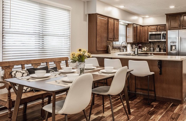 Dugout at Grand Park - Farmhouse cottage nestled next to Grand Park