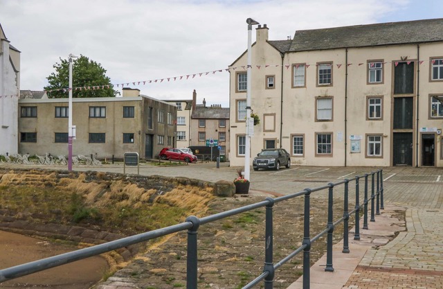 DUNCAN SQUARE, pet friendly, country holiday cottage in Whitehaven