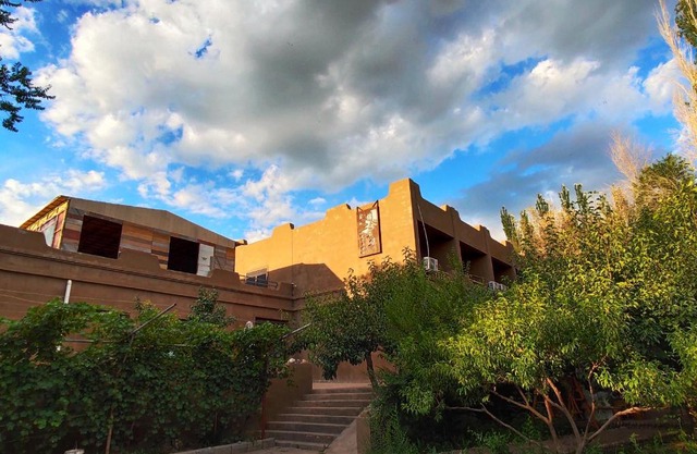 Dunhuang Jinshe Times Inn
