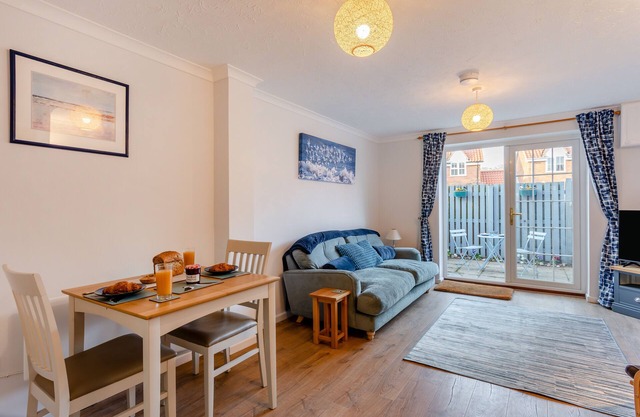 Dunlin Cottage - Two Bedroom House, Sleeps 4