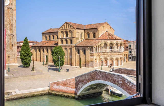DUOMO Murano Apartment with Canal view