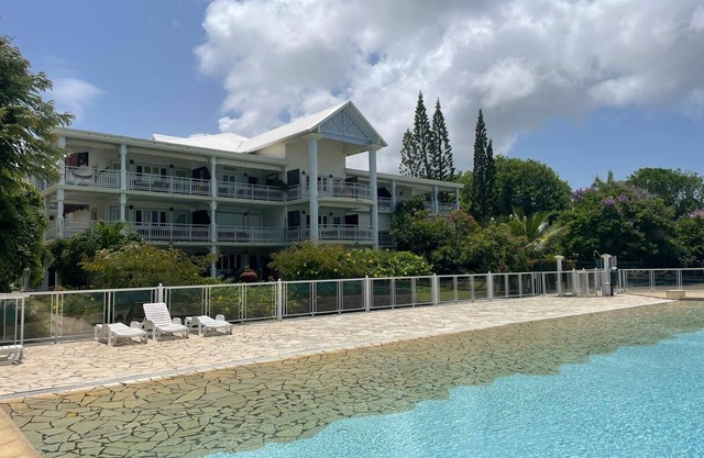 Duplex 2/4 pers. Luxury residence in the heights of St-François, marina nearby