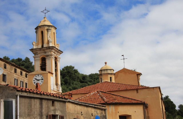Duplex 40 m2 in Balagne village center, 400 m altitude, 20 min from the coast