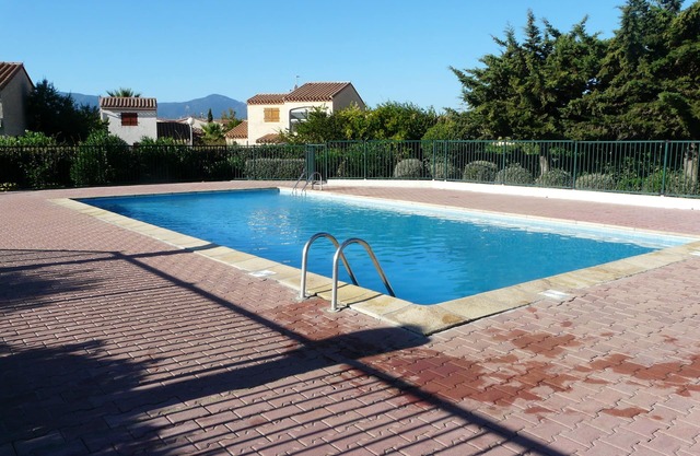 Duplex Air-conditioned 3*, 6 pers, Swimming pool, Sea 400m, Bicycles, WiFi, Garden, Terrace.