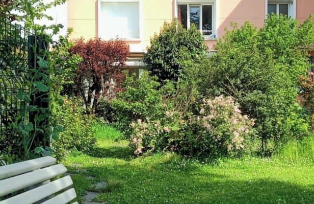 Duplex apartment 120 m2 in a peaceful little town on the outskirts of Paris