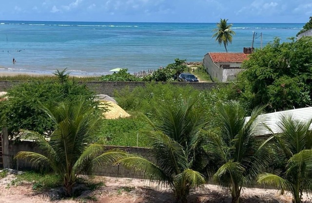 Duplex apartments, 02 en-suite bedrooms, sea view, 30 m from the beach on the border with Maragogi