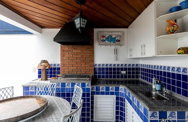Duplex com piscina e área gourmet perto da praia