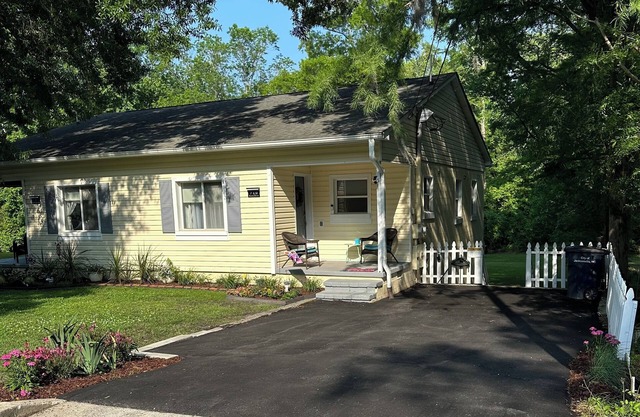 Duplex delight w/gators & coffee