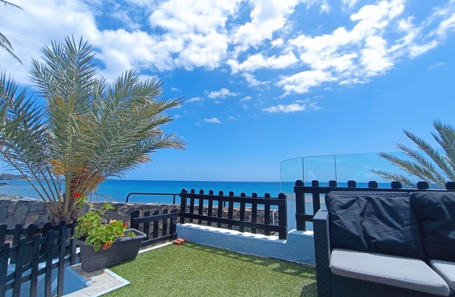 Duplex first line on the beach overlookin the sea Swimming pool - Wifi