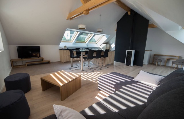 Duplex in house for 4-6 people - View of Lake Annecy - Beach 200 m away