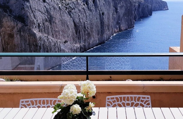 Duplex penthouse with stunning views in front of the Mascarat beach