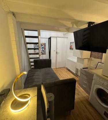 Duplex Studio 3 minute drive from Luton airport