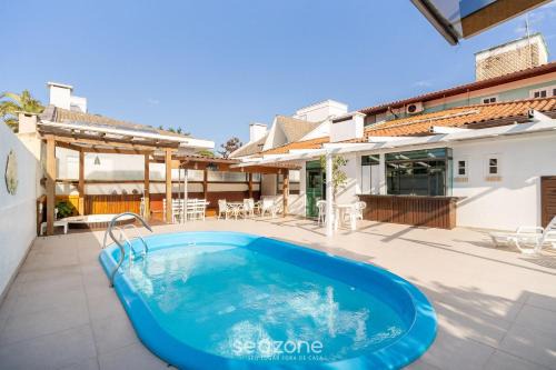 Duplex w/pool 800m from the beach in Jurerê DME025