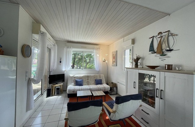 Duplex with Pool & Tennis, Near Beach, Sleeps 6, Parking Included