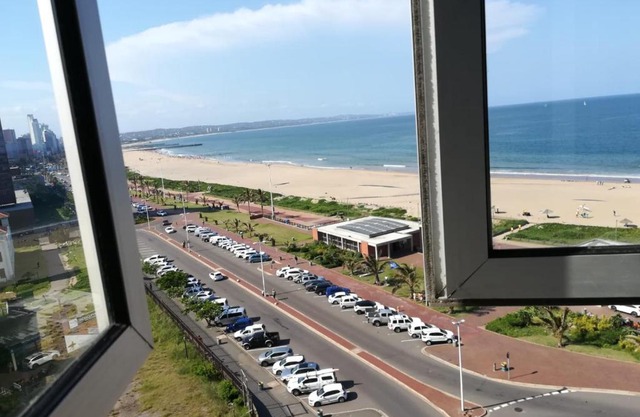 DURBAN BEACHFRONT Tenbury 903