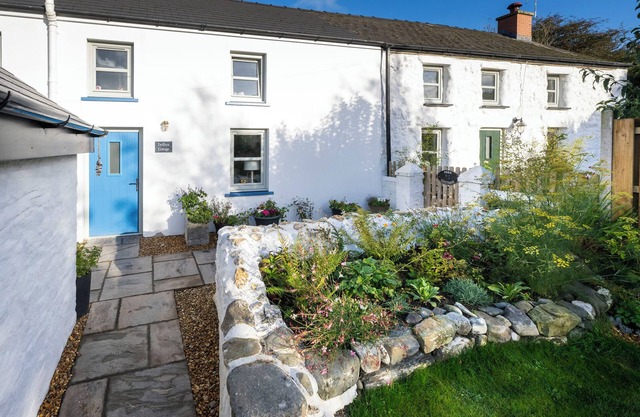Dyffryn Cottage