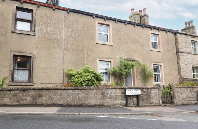 DYSON HOUSE, pet friendly, character holiday cottage in Long Preston