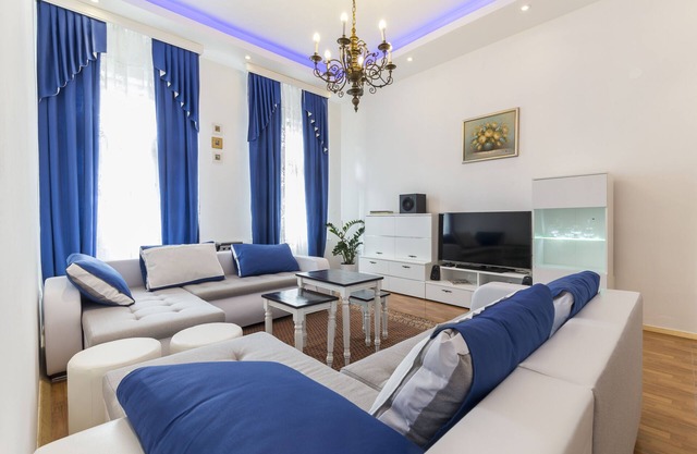 E&E Apartments 4* Free Parking/City Center LJ