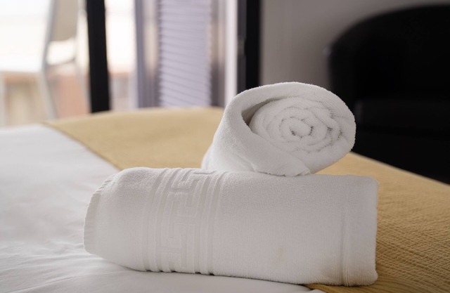 E1 Suites & Spa - Aparthotel Living - Junior Suite + Day Spa & Gym Membership