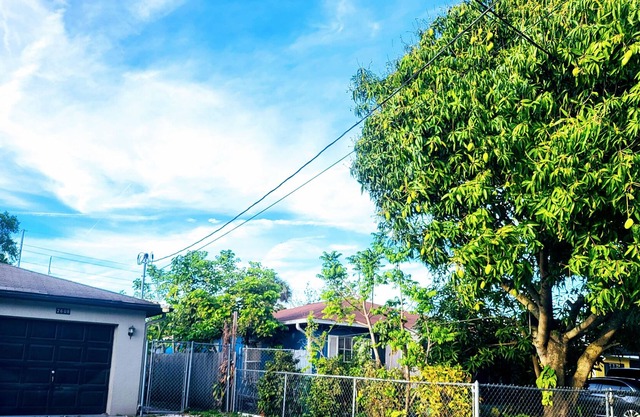 E9th - Studio with kitchenette